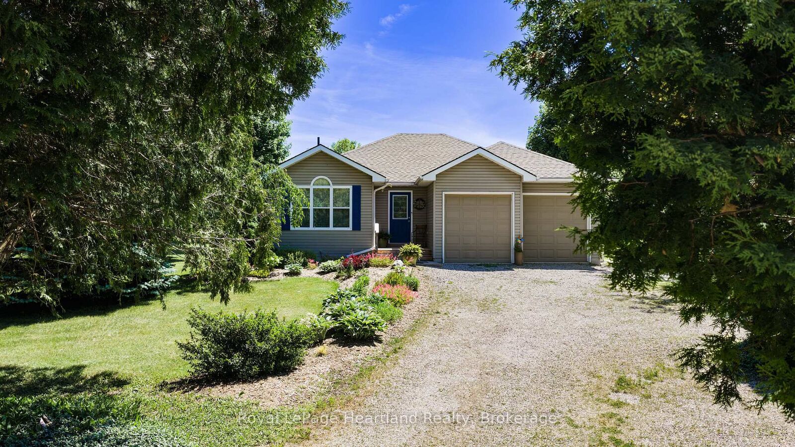Property Photo: 35095 Old River Road N ON N0M 1G0