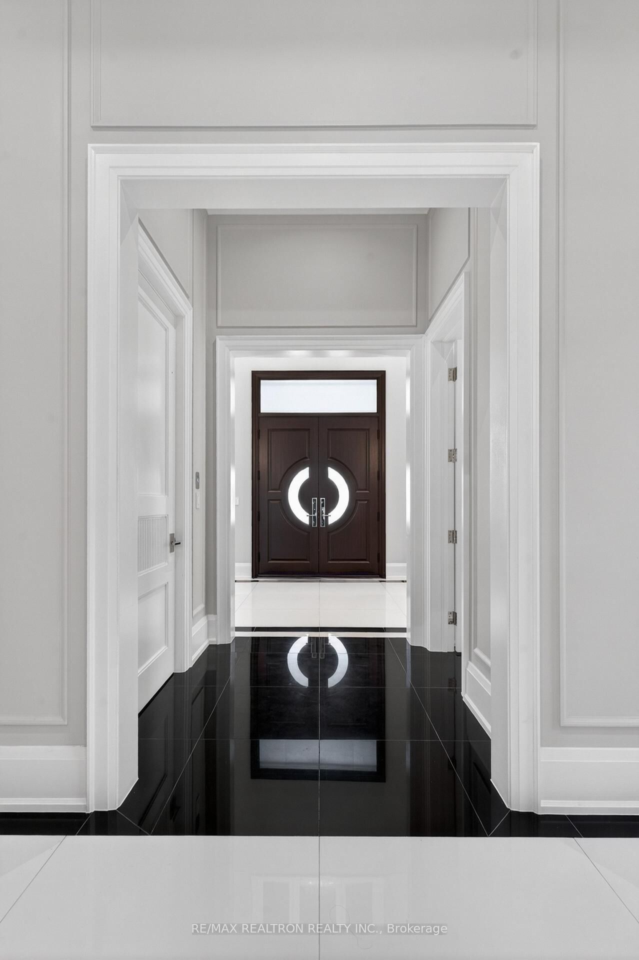 Property Photo: 17 Pebblelane Court ON L4C 6X2