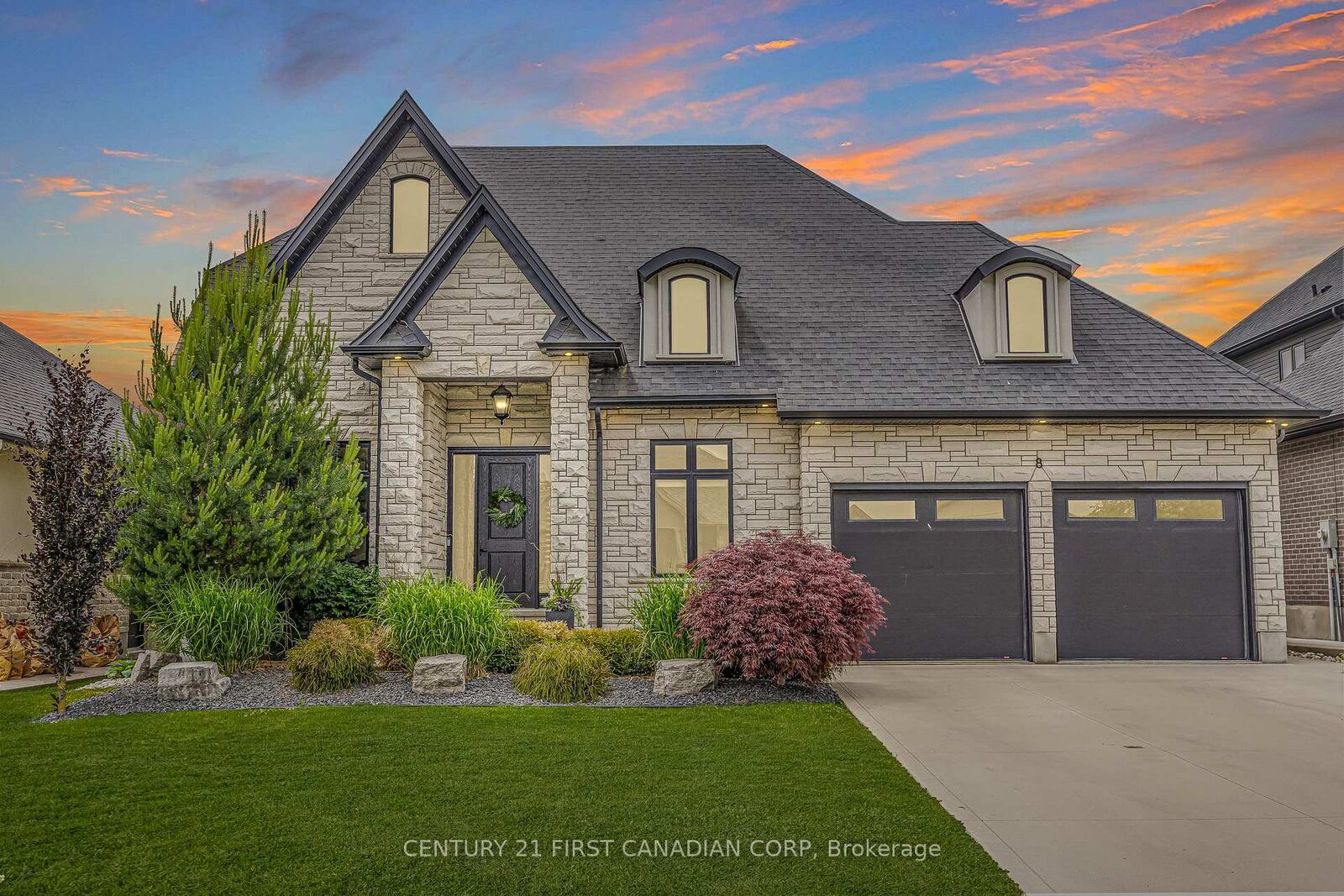 Property Photo: 8 Oscar Davis Court ON N7G 0G3