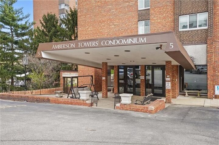 Property Photo:  5 Bayard Road 500  PA 15213 