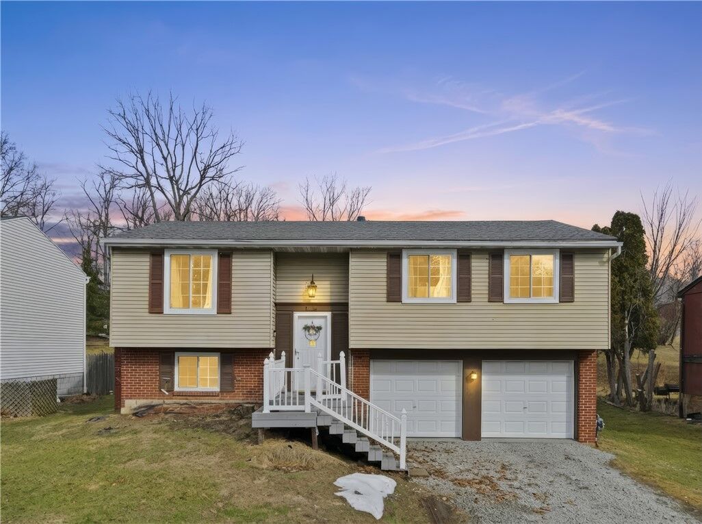 Property Photo:  181 Jade Dr  PA 15147 