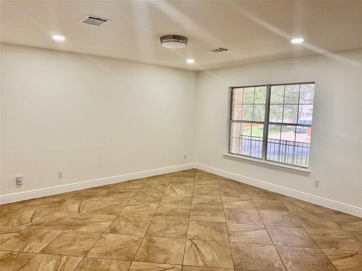 Property Photo:  11210 Kingsgate Drive  TX 78748 
