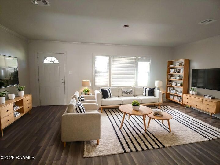 Property Photo: 606 McIlhenny Street LA 70563