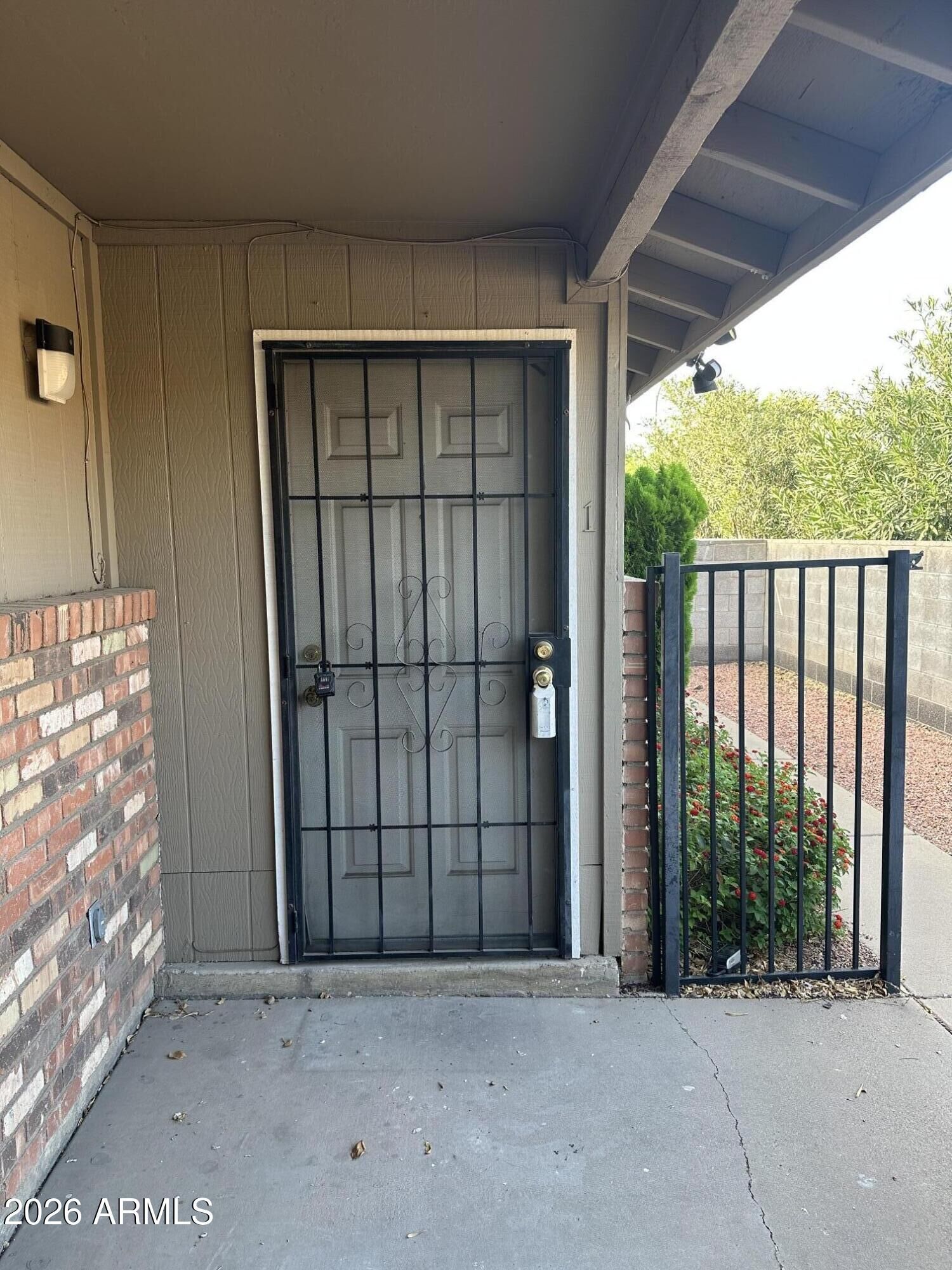 Property Photo: 2931 E Beck Lane 1 AZ 85032