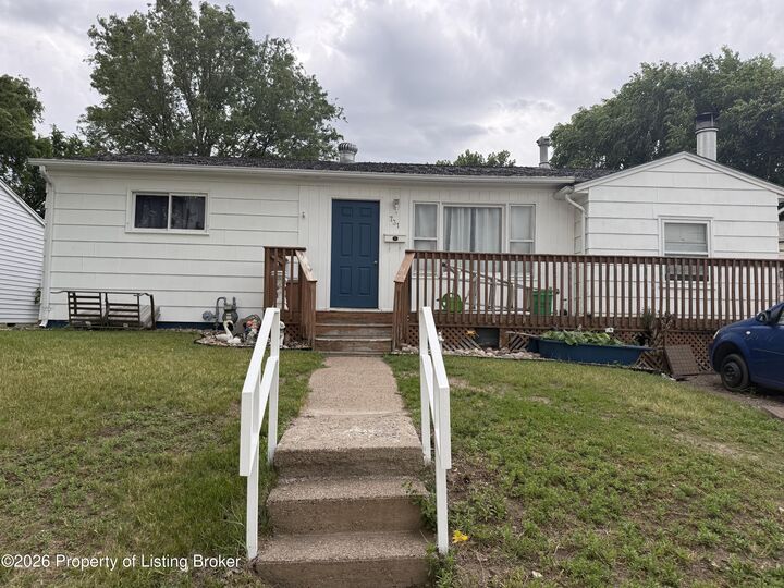 Property Photo:  731 Boehm Drive  ND 58504 