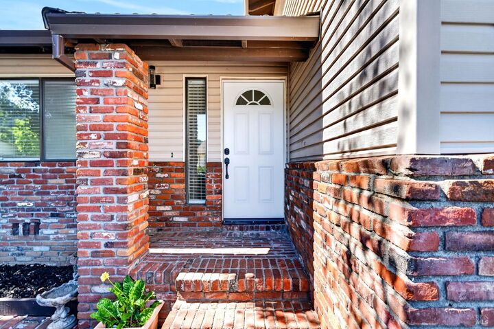 Property Photo:  100 Roan Court  CA 95425 