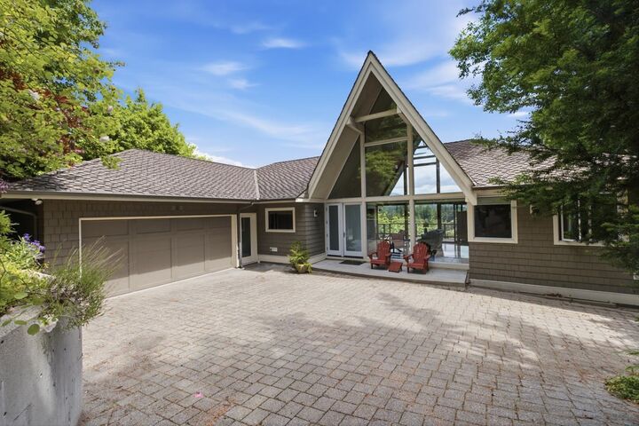 820 Younette Drive — photo 1