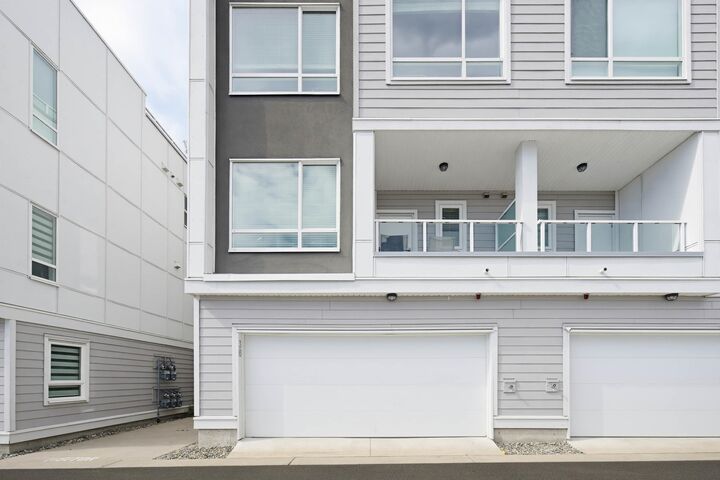 Property Photo: 19628 55A Avenue 36 BC V3A 0M6