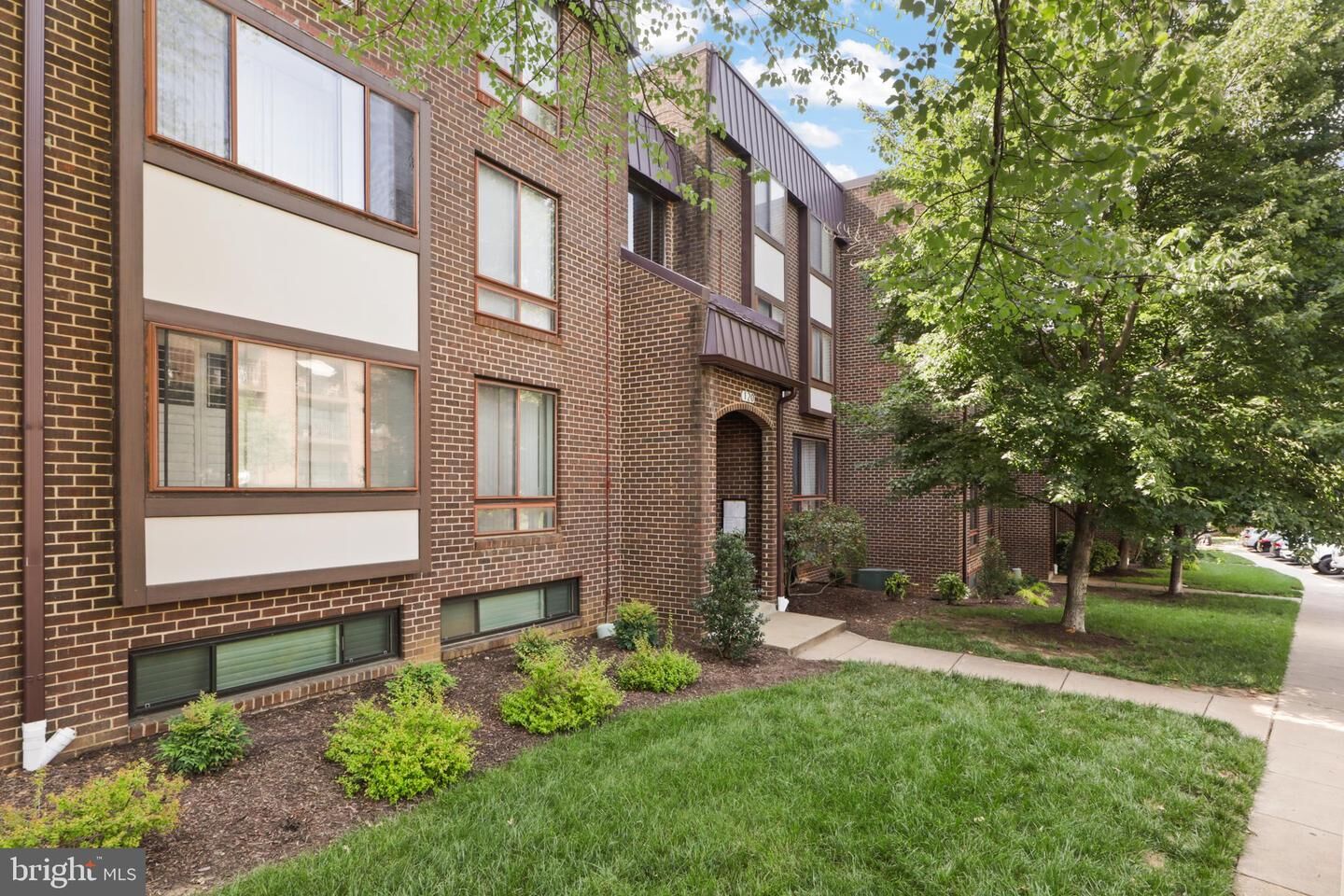 Property Photo: 120 Roberts Lane 101 VA 22314
