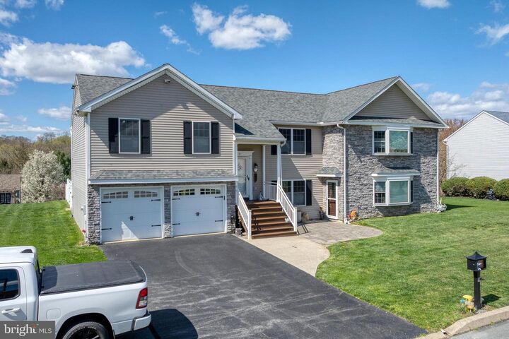Property Photo:  17 Vickilee Drive  PA 17368 