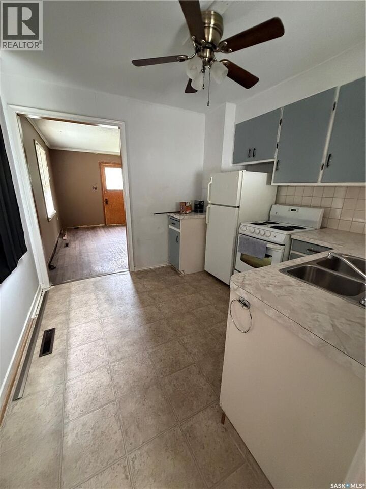 Property Photo: 1225 Atkinson Street SK S4N 3V7
