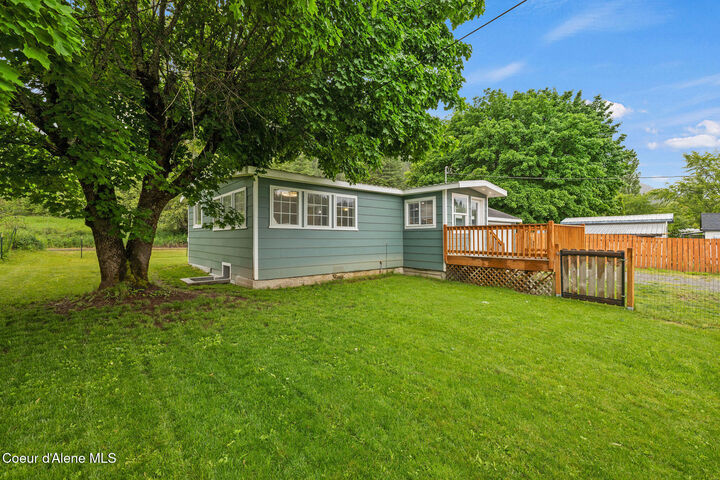 Property Photo: 309 1/2 W Yellowstone Ave ID 83849