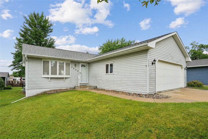 Property Photo: 2509 Wilson Avenue SW IA 52404