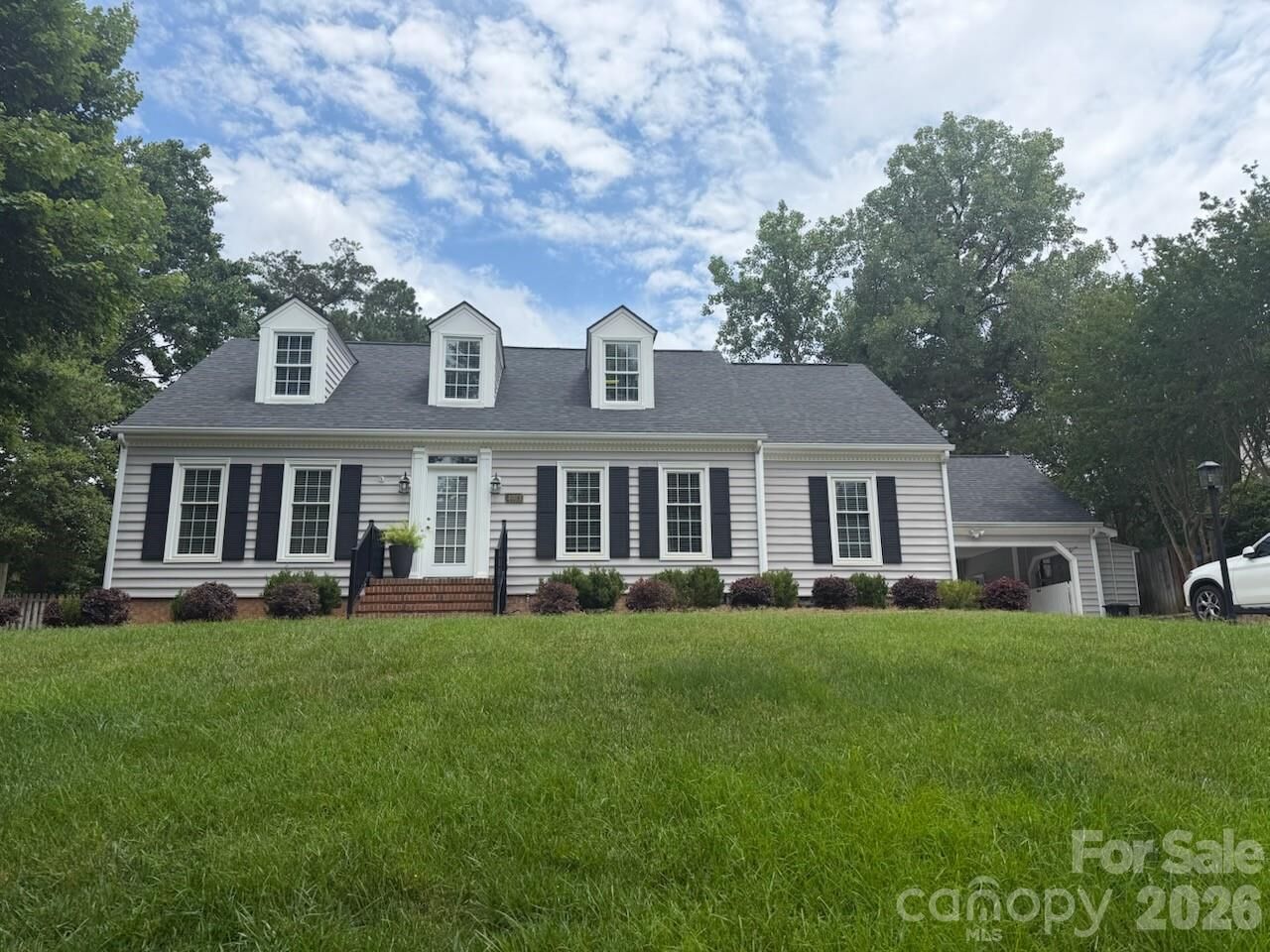 Property Photo:  4013 Bridgewood Lane  NC 28226 