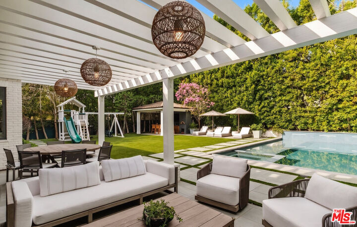 Property Photo: 957 Corsica Dr CA 90272