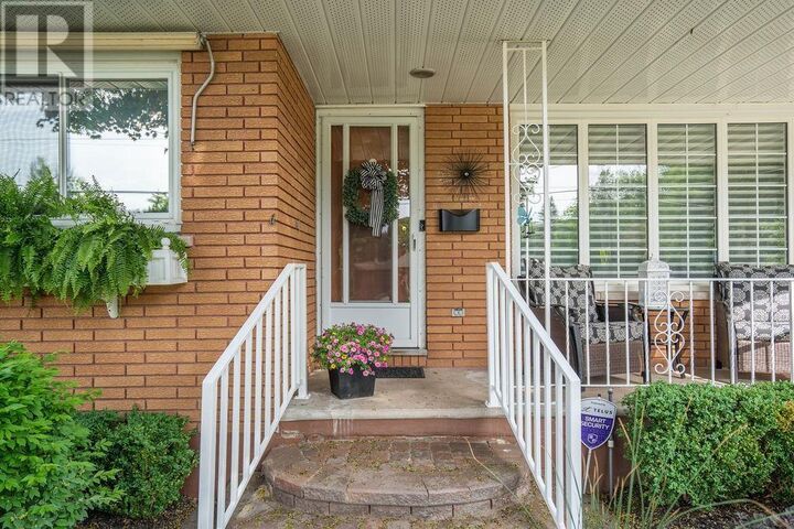 Property Photo:  290 Shannon Rd  ON P6A 4K5 