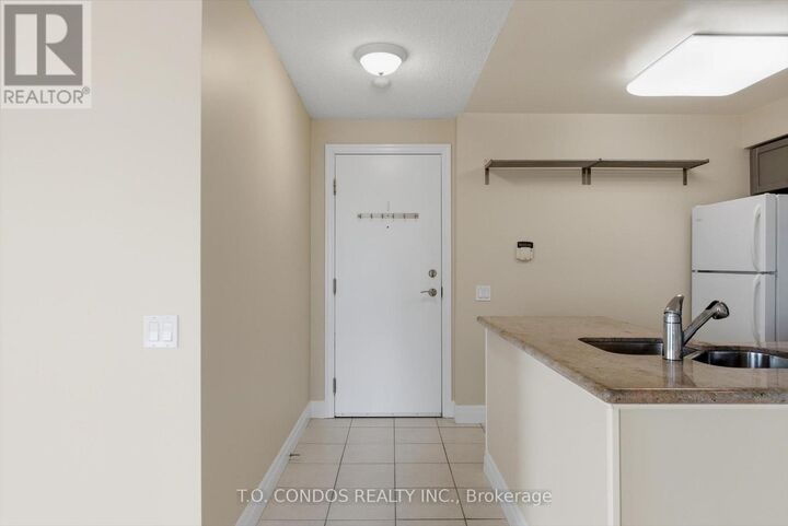 Property Photo:  21 Hillcrest Avenue 601  ON M2N 7K2 