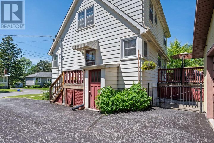Property Photo:  139 Florence Street  ON K7M 1Y7 