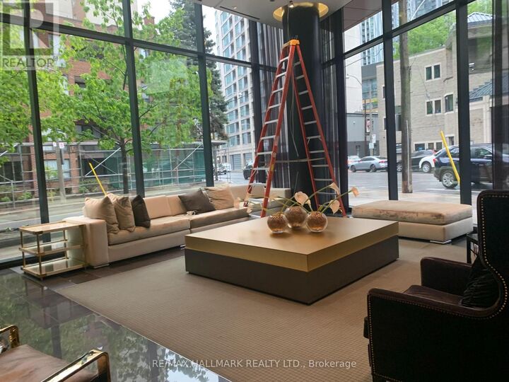 Property Photo:  32 Davenport Road 901  ON M5R 0B5 