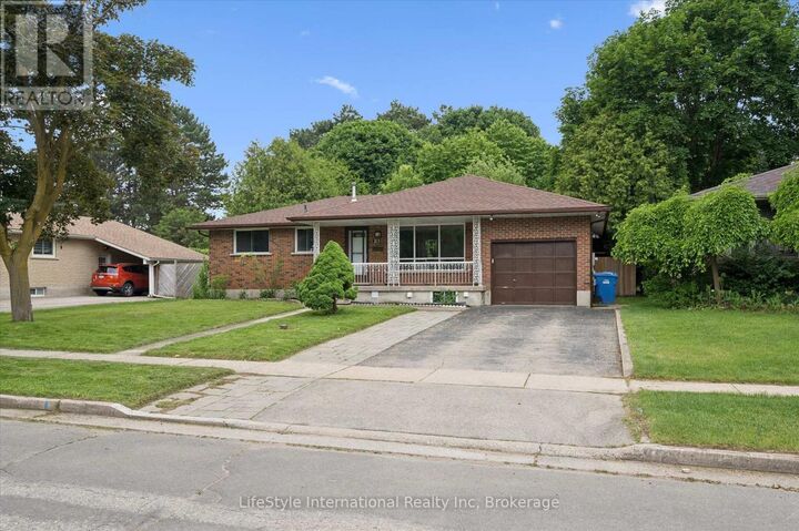 Property Photo:  113 Applewood Crescent  ON N1H 6B3 