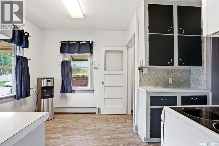 Property Photo:  201 P Avenue N  SK S7L 2V6 