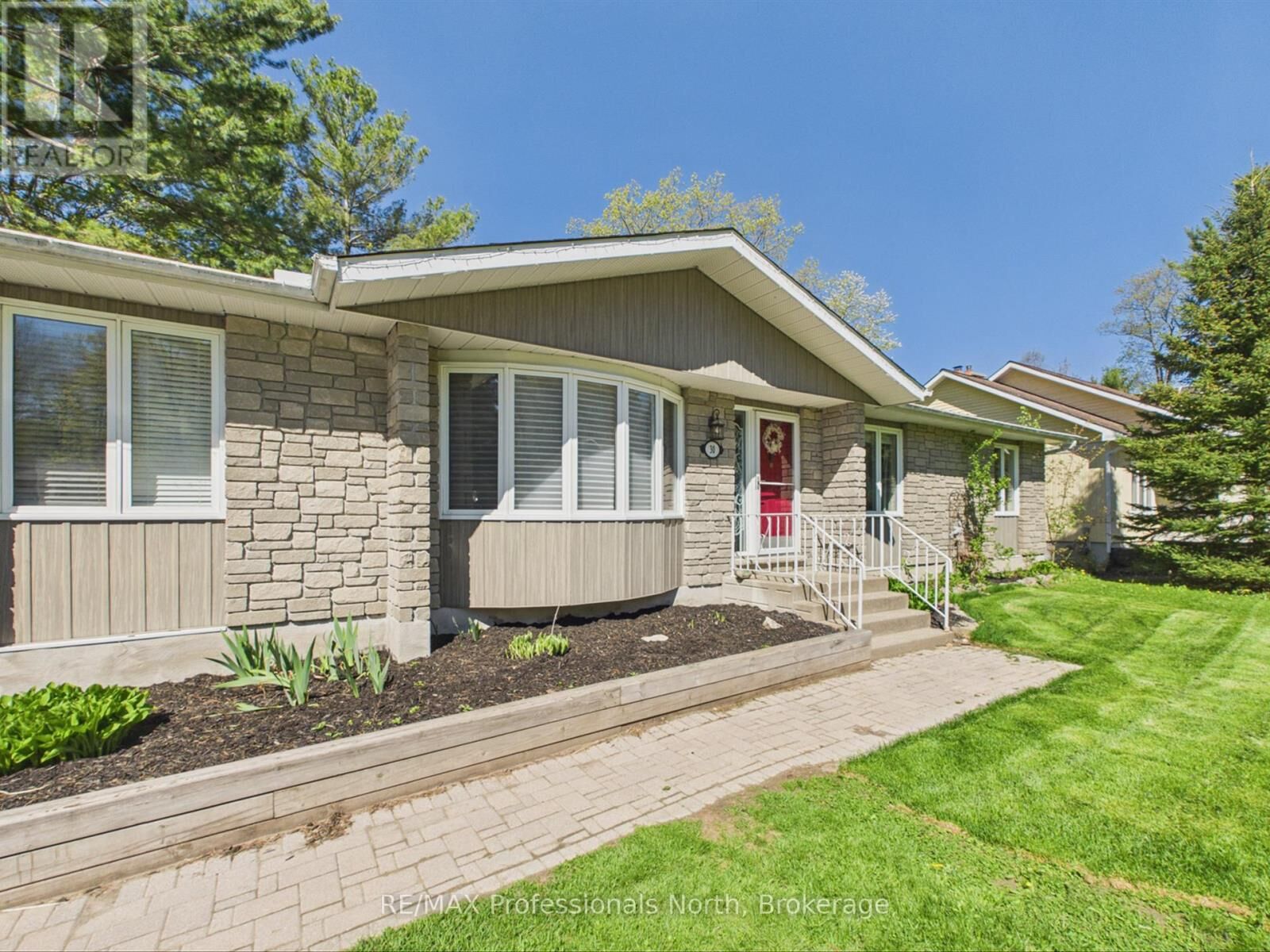 Property Photo:  30 The Granite Bluff  ON P1L 1L4 