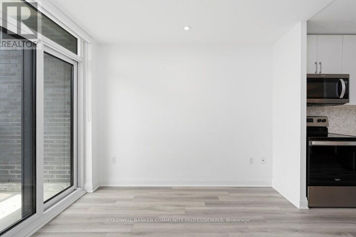 Property Photo:  3220 Sheppard Avenue East 16  ON M1T 3K3 