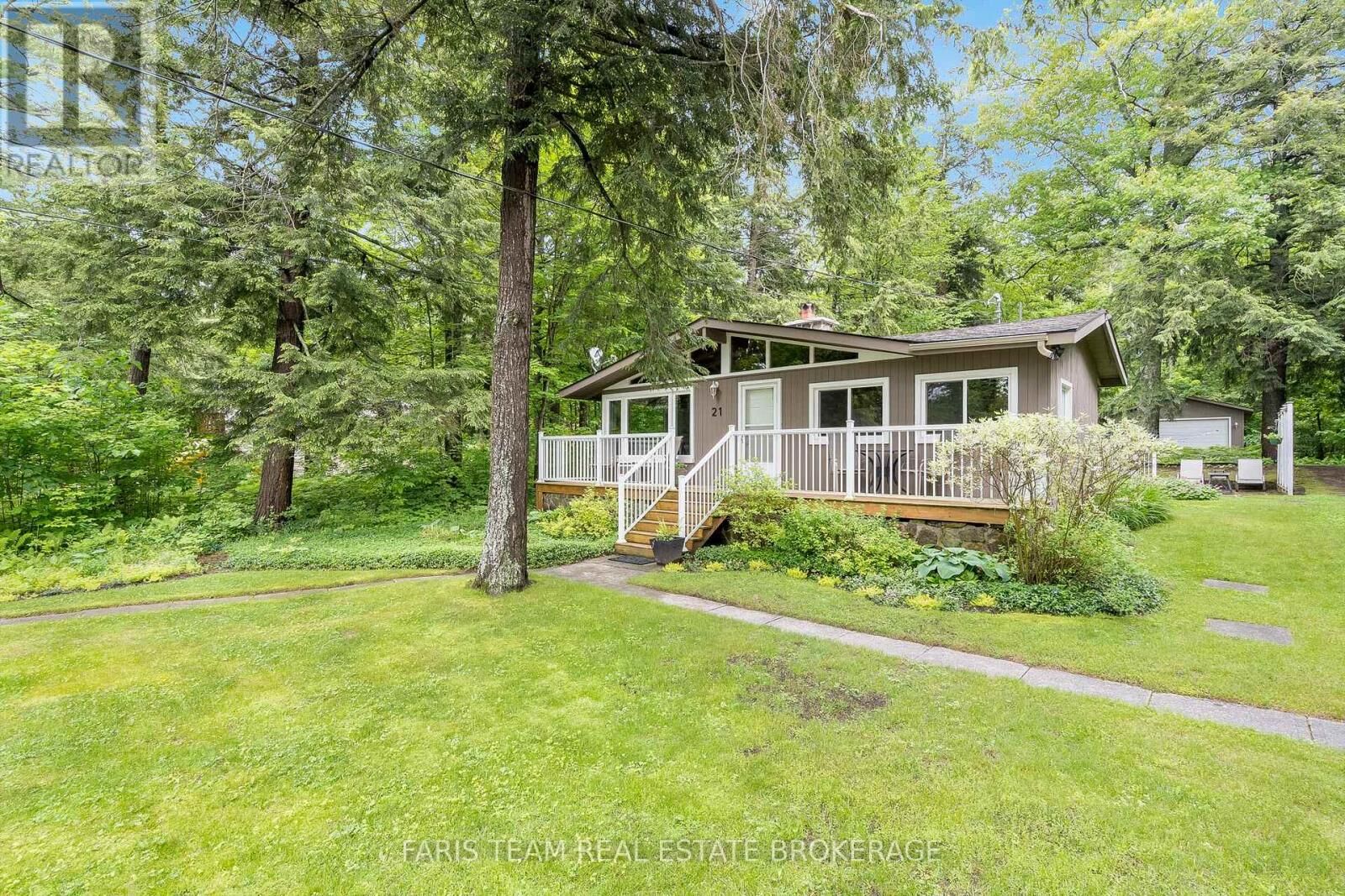Property Photo:  21 East Beach Road  ON L9M 0M6 