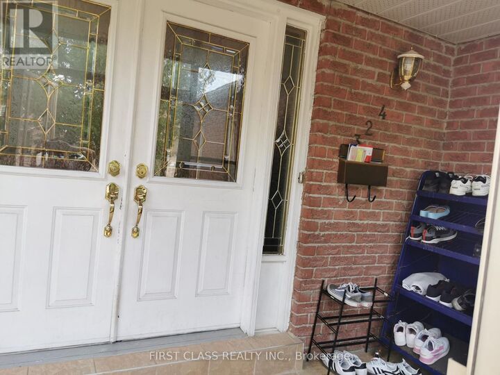 Property Photo:  324 Winfield Terrace  ON L5R 1N5 