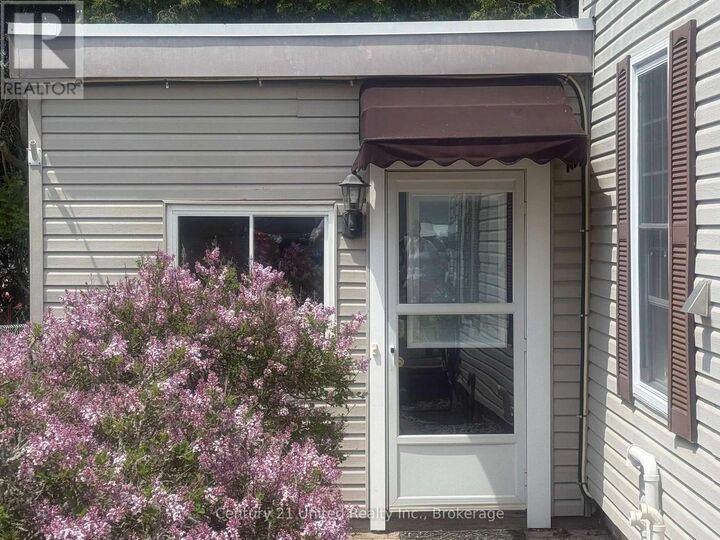 Property Photo:  249 Margaret Street 2  ON K9A 2Z6 