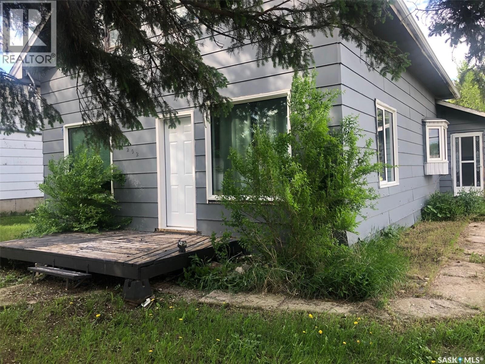 Property Photo:  202 1st Avenue NW  SK S0A 3B0 