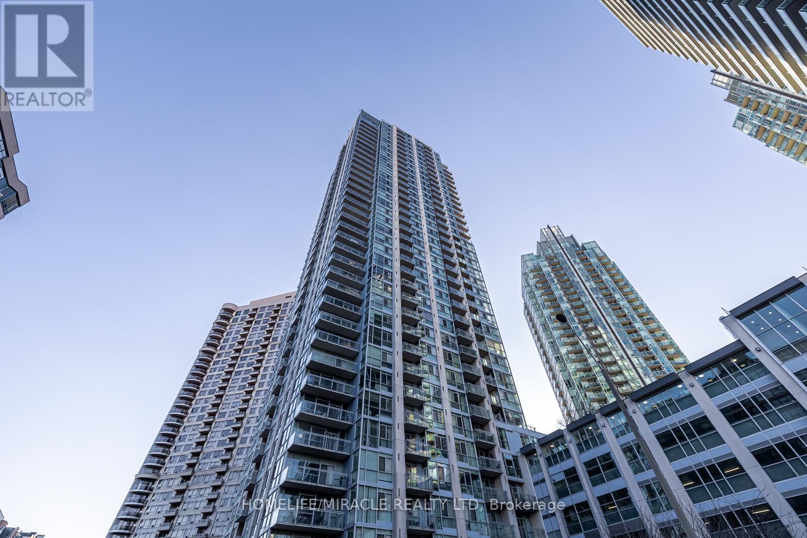 Property Photo:  225 Webb Drive 1508  ON L5B 4P2 