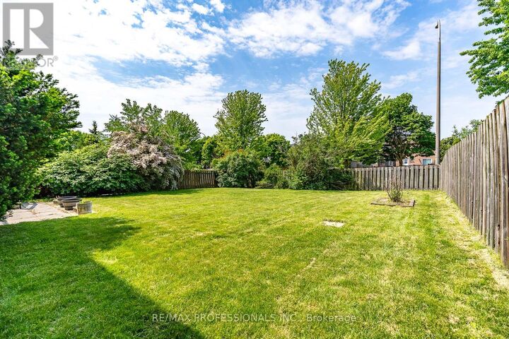 Property Photo:  24 Hawkstone Crescent  ON L1N 6R6 