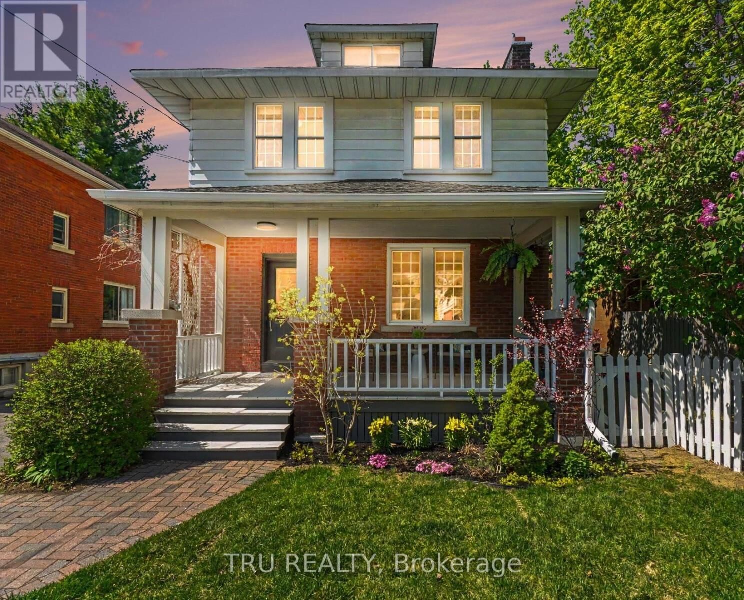 Property Photo: 5 Grove Avenue ON K1S 3A5