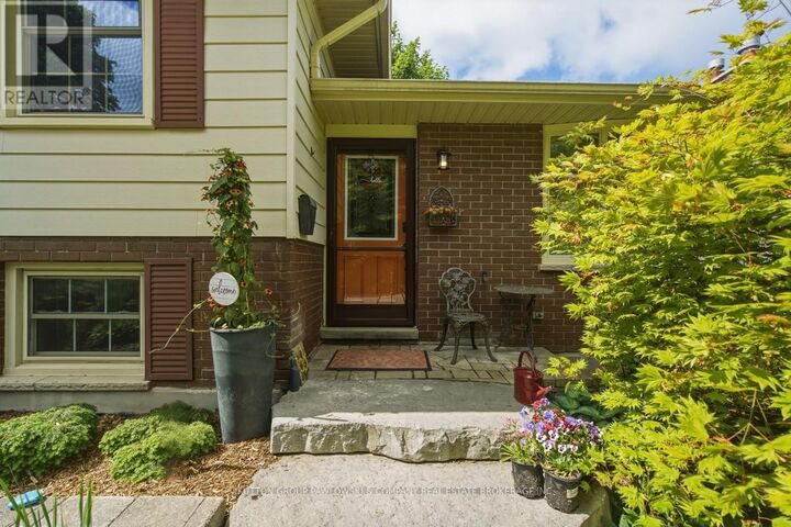 Property Photo:  35 Key Hill Road  ON N6G 2G2 
