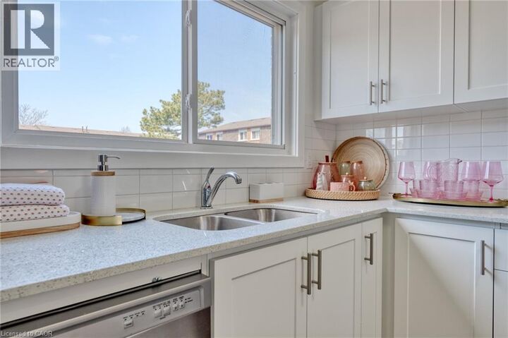 Property Photo:  20 Anna Capri Drive 27  ON L8W 1M6 