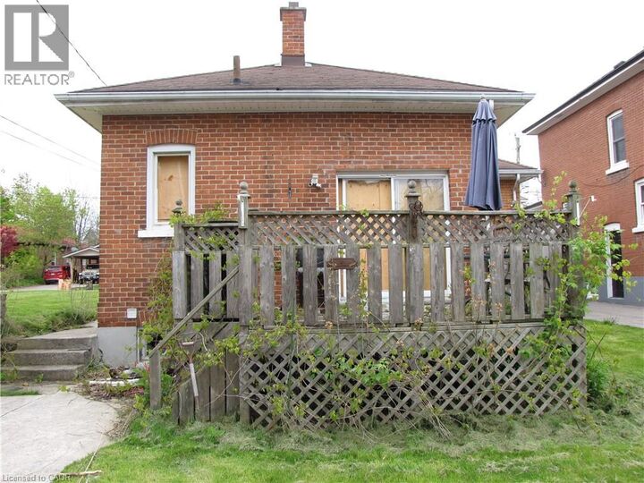 Property Photo: 97 Kent Street North ON N3Y 3S3