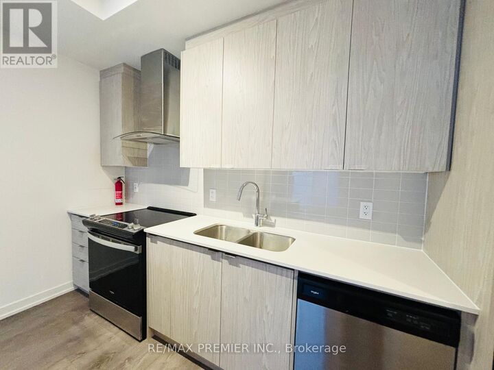Property Photo:  55 Duke Street 332  ON N2H 0C9 