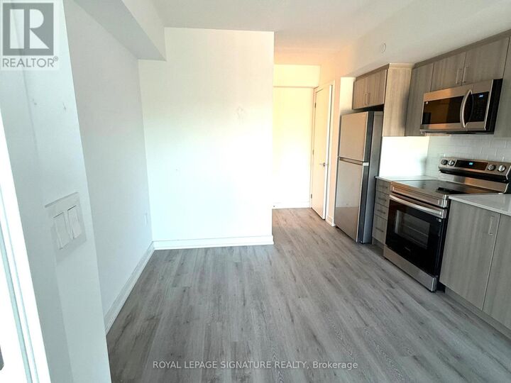 Property Photo:  556 Marlee Avenue 321  ON M6B 0B1 
