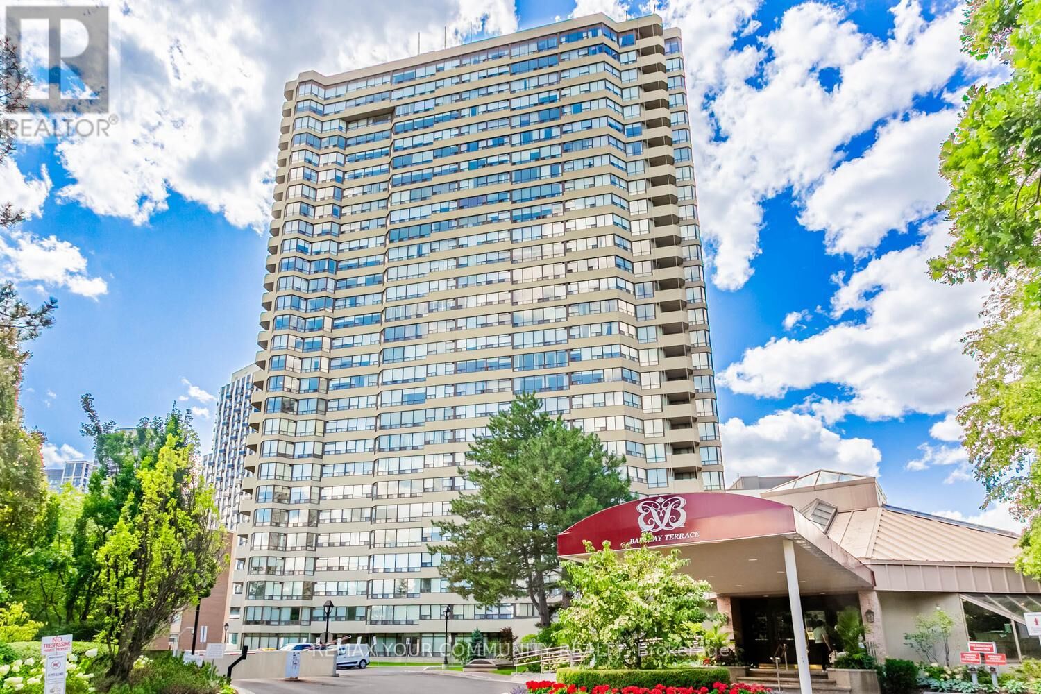 Property Photo:  1300 Islington Avenue 1804  ON M9A 5C4 