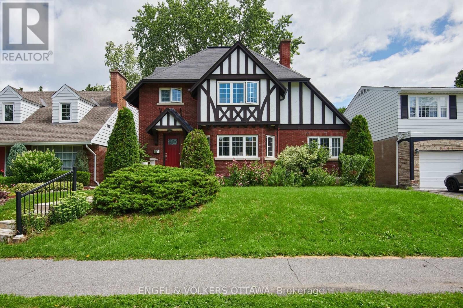 Property Photo:  469 Island Park Drive  ON K1Y 0B2 