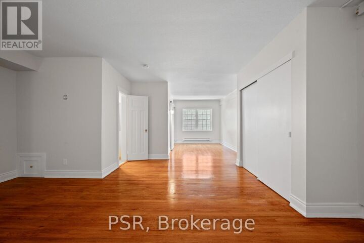 Property Photo:  8 St Thomas Street 45  ON M5S 2B8 