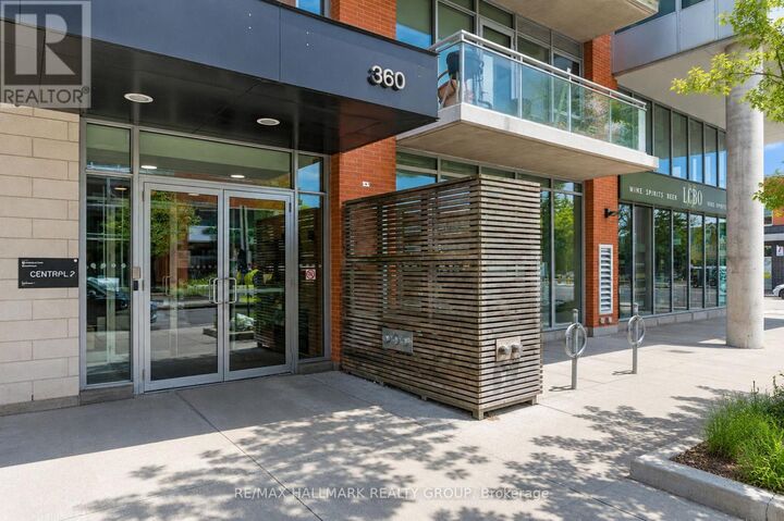 Property Photo: 360 McLeod Street 704 ON K2P 1A9