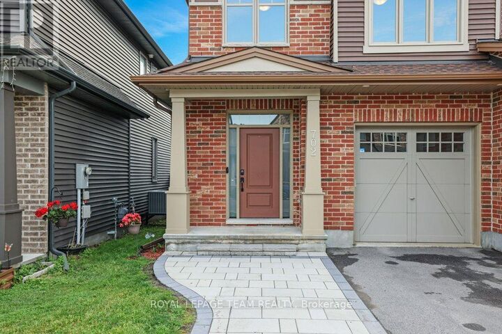 Property Photo: 702 Vivera Place ON K2S 2M8