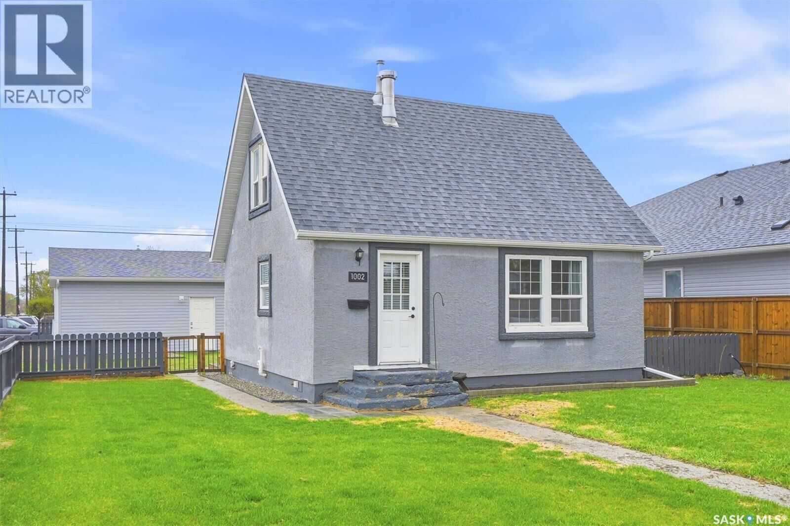 Property Photo: 1002 O Avenue S SK S7M 2T2