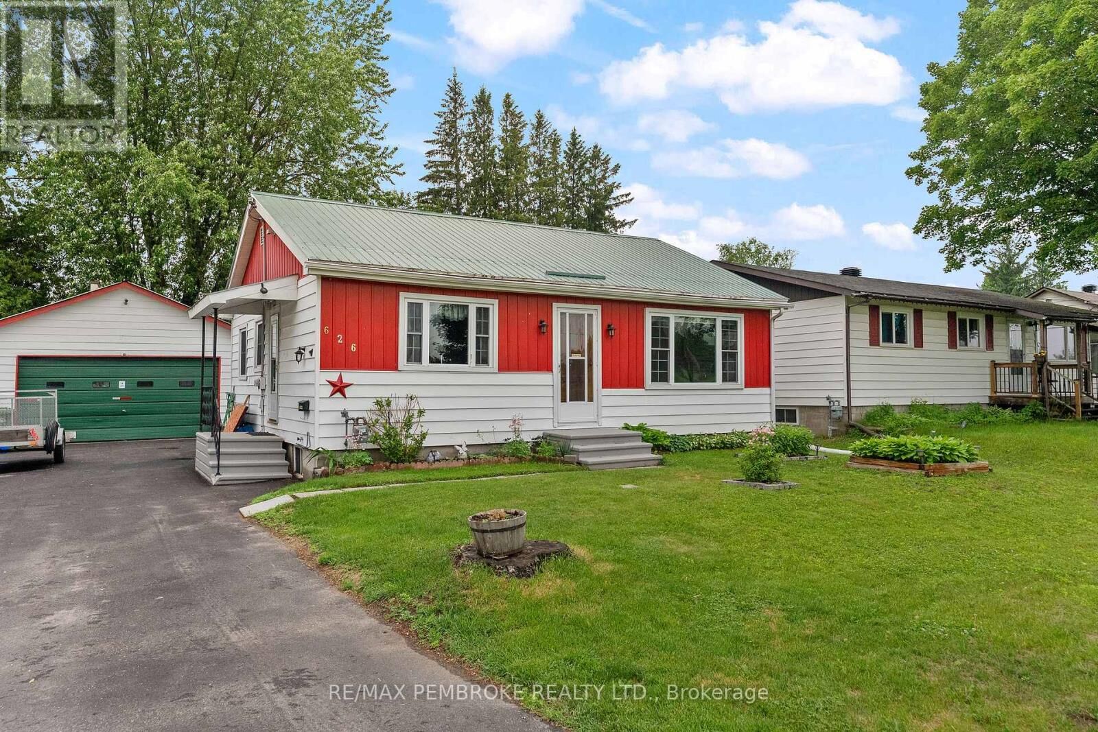Property Photo:  626 Stafford Street  ON K8A 6T8 
