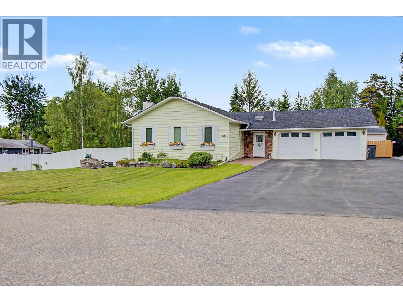 Property Photo: 3819 Brentwood Place BC V2K 3Y1