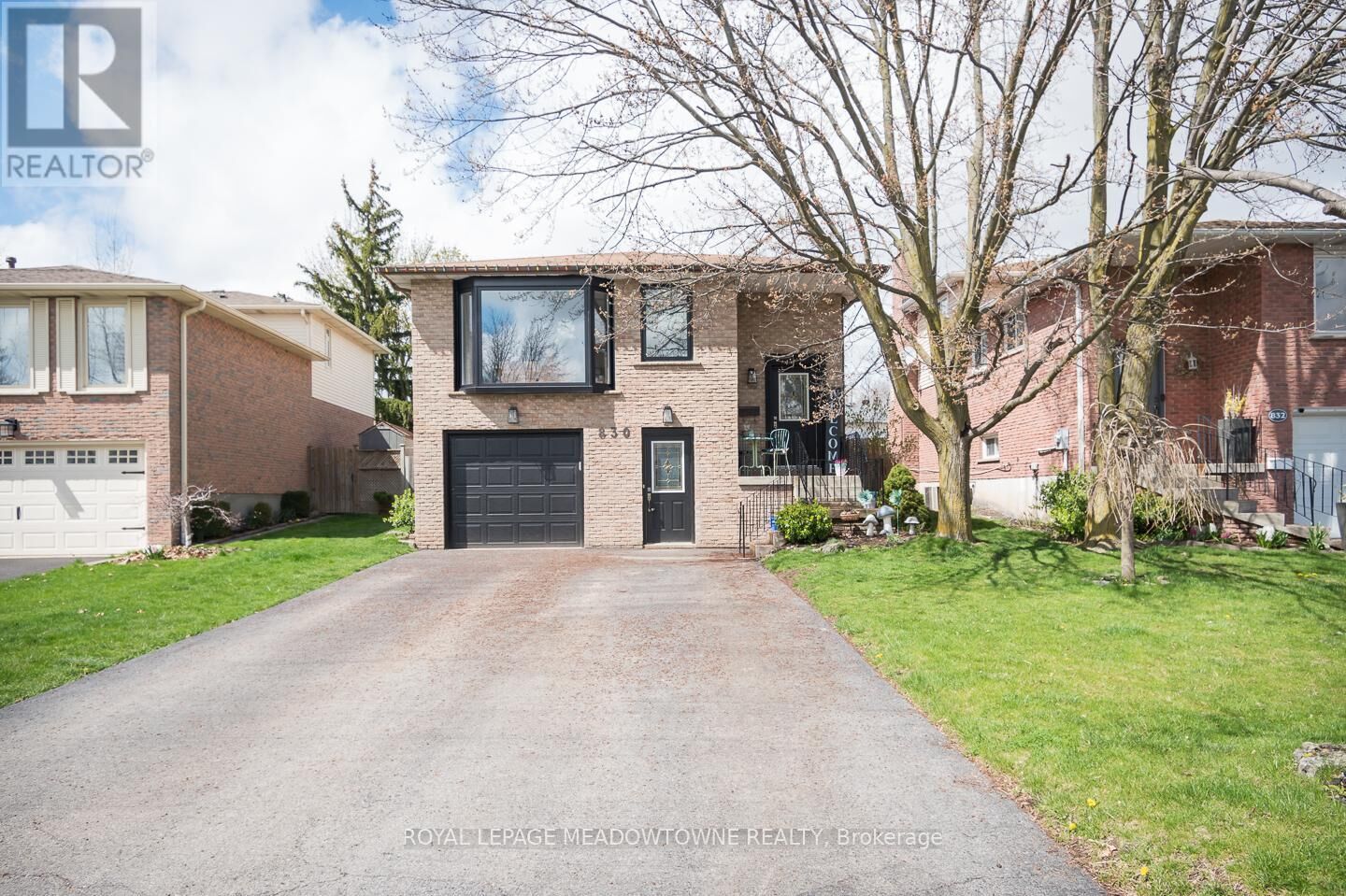 Property Photo: 830 Merritt Drive Main ON L9T 4K1