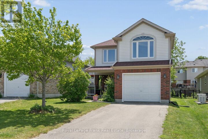 Property Photo: 31 Lang Court ON K9V 6E5