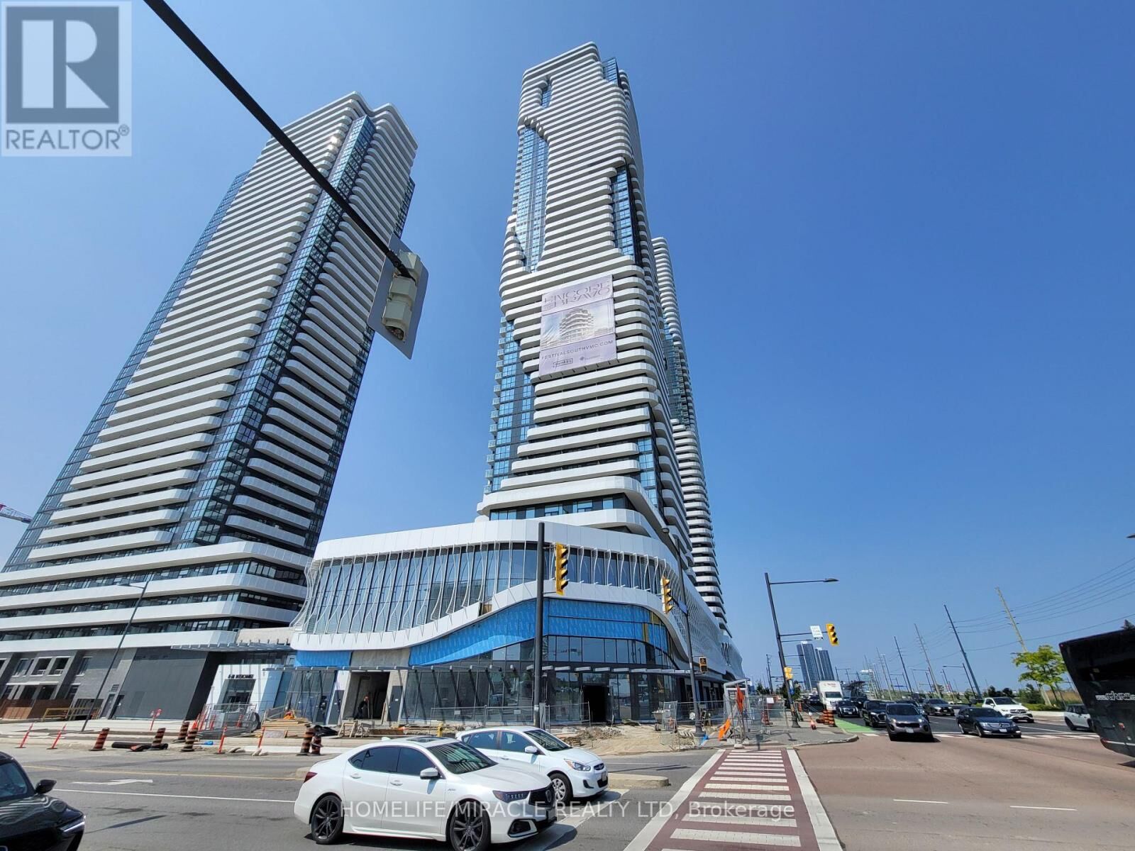Property Photo:  28 Interchange Way 1212  ON L4K 0P8 